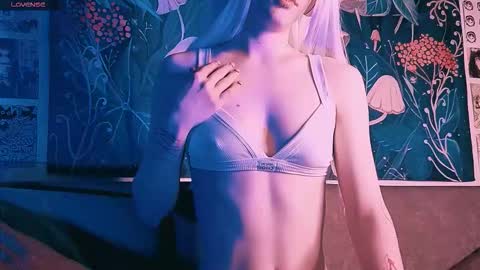 Snapshot of babe_moister chatting on September 23, 2025, 8:28 am babe_moister online show from September 23, 2025, 8:28 am