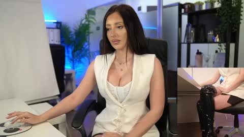 Olivia and Lexi online show from April 16, 2026, 4:46 am