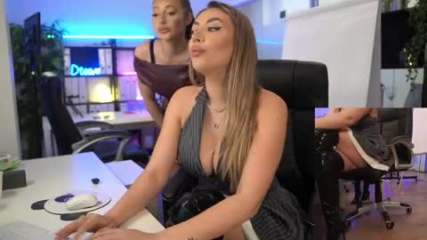 Olivia and Lexi online show from April 22, 2026, 4:59 am