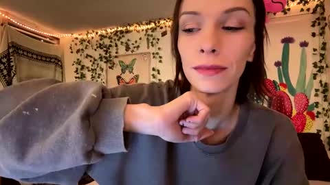 Fern Browning online show from December 3, 2024, 1:52 am