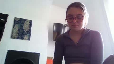 Snapshot of baby_girls2224 chatting on April 24, 2026, 8:28 am baby_girls2224 online show from April 24, 2026, 8:28 am