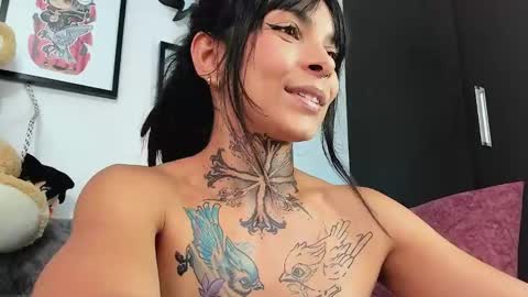 BomBom online show from February 4, 2025, 3:47 pm