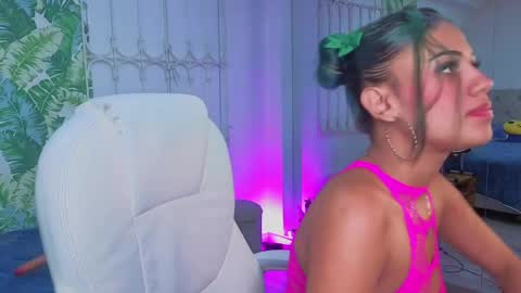 Julieta online show from May 19, 2026, 4:41 am