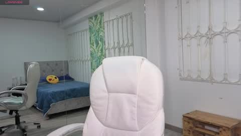 Julieta online show from May 25, 2026, 11:27 am