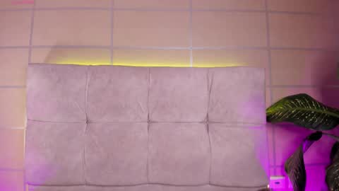 Moon online show from October 7, 2025, 4:42 am