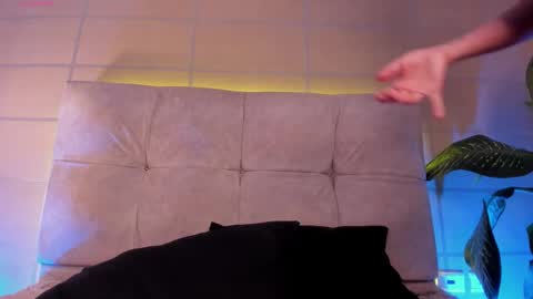 Moon online show from October 10, 2025, 6:01 am