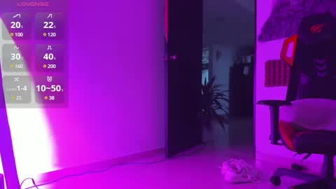 FOLLOW ME  online show from March 7, 2025, 11:18 am