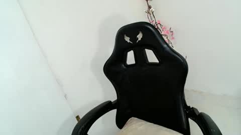 baby_zoexx online show from April 22, 2026, 8:21 pm