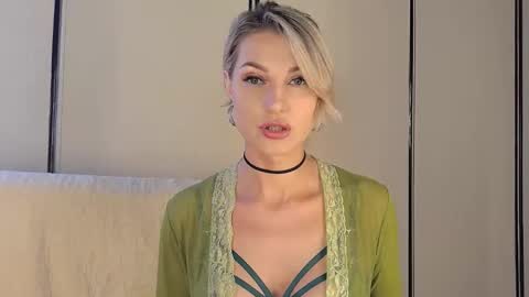 Kate online show from September 26, 2025, 3:38 pm