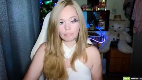 Lin online show from December 13, 2025, 7:53 pm