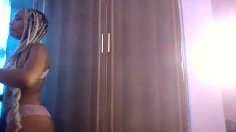 Snapshot of badgalheloves chatting on May 25, 2026, 5:35 am badgalheloves online show from May 25, 2026, 5:35 am