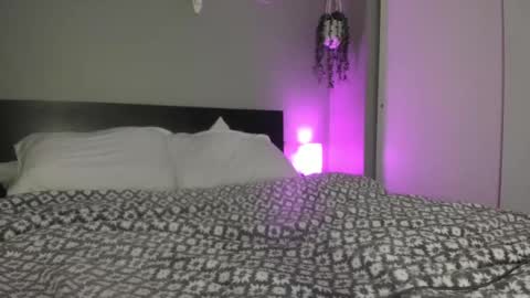 Jade online show from September 19, 2025, 3:41 am