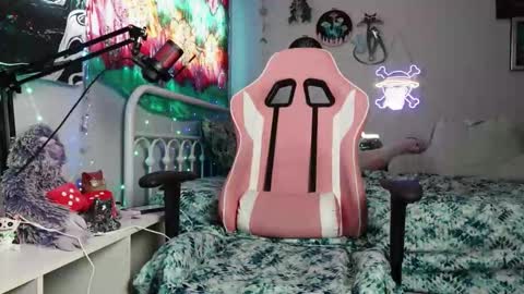 Bae Bae Blue online show from October 13, 2025, 9:04 pm