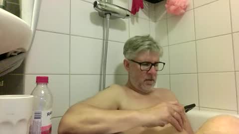 Snapshot of baggelina75 chatting on May 10, 2026, 4:01 pm baggelina75 online show from May 10, 2026, 4:01 pm