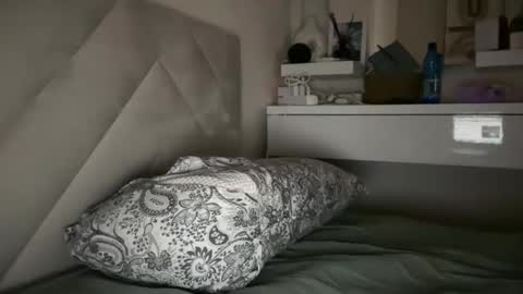 bagvag0 online show from April 4, 2026, 12:57 pm