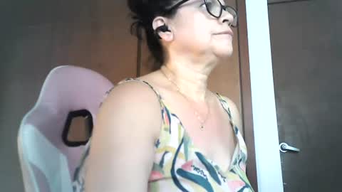 Snapshot of bailarina_atrevida chatting on August 3, 2026, 2:33 pm sandra online show from August 3, 2026, 2:33 pm