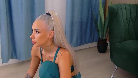 bailey_rush online show from October 14, 2025, 2:40 pm