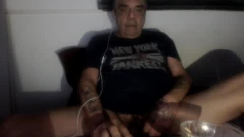 Snapshot of bambino6060 chatting on August 3, 2026, 5:17 am bambino6060 online show from August 3, 2026, 5:17 am