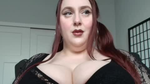 Snapshot of bambixxlynn chatting on June 7, 2026, 10:35 pm bambixxlynn online show from June 7, 2026, 10:35 pm