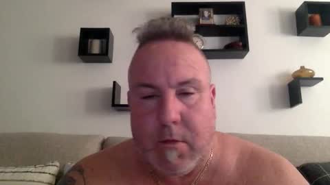 banana5289 online show from April 20, 2026, 8:32 pm