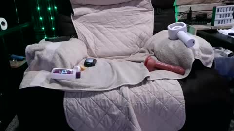 Snapshot of banjoey48 chatting on December 15, 2024, 7:35 am BANJOEY online show from December 15, 2024, 7:35 am