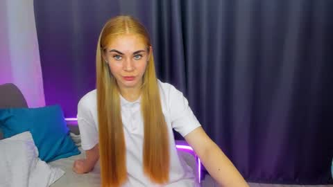 Snapshot of barbarachic chatting on June 23, 2026, 12:03 pm BarbaraChic online show from June 23, 2026, 12:03 pm