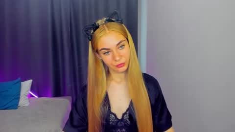 Snapshot of barbarachic chatting on June 25, 2026, 12:09 pm BarbaraChic online show from June 25, 2026, 12:09 pm