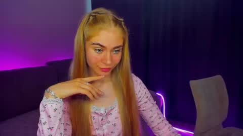 Snapshot of barbarachic chatting on July 18, 2026, 2:54 pm BarbaraChic online show from July 18, 2026, 2:54 pm