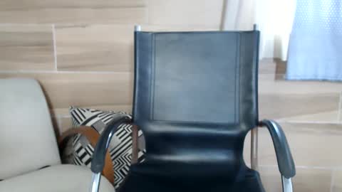 BARBARA DOMME online show from November 13, 2025, 3:55 pm