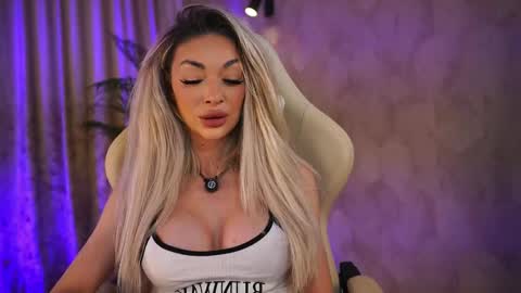  Ana  online show from April 22, 2026, 3:35 pm