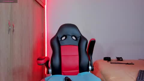 Nicolle  online show from April 17, 2026, 5:10 am