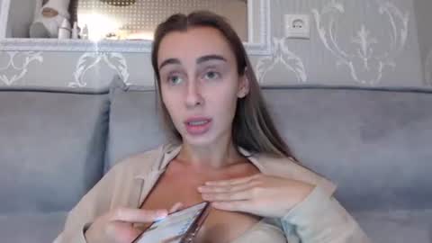 Kate online show from October 7, 2025, 9:50 am