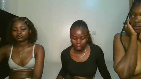 queen online show from October 20, 2025, 8:09 pm