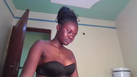 Snapshot of barbie_queen2 chatting on May 6, 2026, 11:37 am queen online show from May 6, 2026, 11:37 am