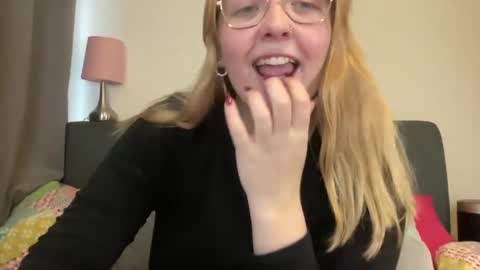 barbiegirl966 online show from February 1, 2025, 9:43 am