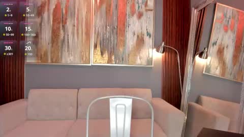 Luna online show from December 1, 2025, 8:25 pm