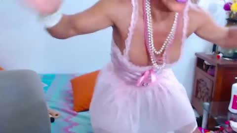 bardotbigcocktsx online show from October 31, 2025, 9:49 pm