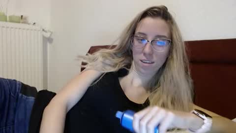 Lena online show from February 11, 2026, 5:29 pm