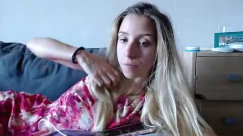 Snapshot of barelylegalblondy chatting on June 20, 2026, 7:11 am Lena online show from June 20, 2026, 7:11 am