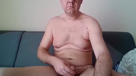 bartek4100 online show from March 23, 2026, 1:37 pm