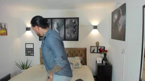 Snapshot of bastian_jones1 chatting on November 11, 2025, 1:38 am bastian_jones1 online show from November 11, 2025, 1:38 am