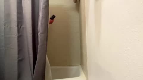 bathingcat online show from January 6, 2025, 8:57 am