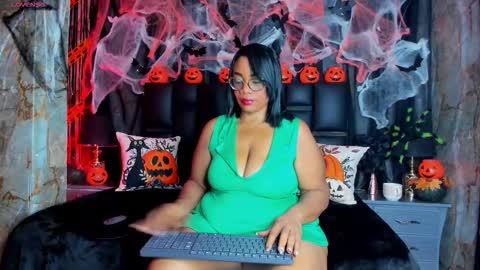 Bbwlatina01 online show from October 14, 2025, 12:06 pm