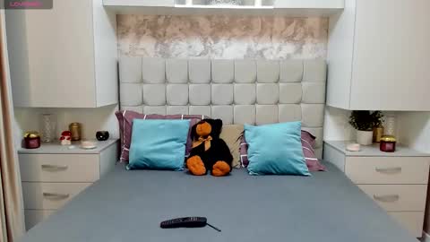 larra online show from October 9, 2025, 3:54 pm