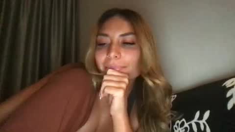 Snapshot of bbypiamia chatting on May 30, 2026, 2:14 pm bbypiamia online show from May 30, 2026, 2:14 pm