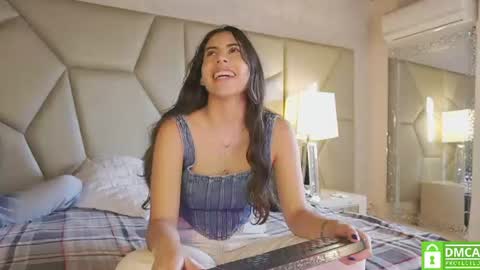 Snapshot of be_curiouss_ chatting on July 14, 2026, 12:00 pm Helena Evan online show from July 14, 2026, 12:00 pm