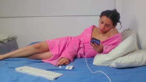 Sara  Juan online show from December 28, 2024, 1:18 am