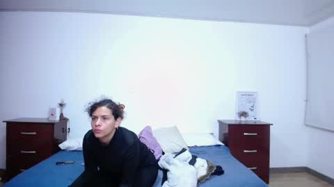 Sara  Juan online show from November 4, 2025, 2:21 am