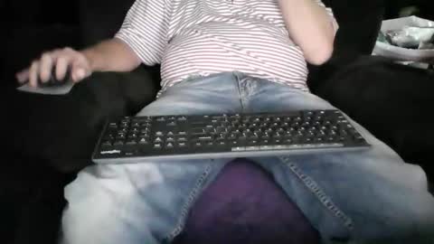 beachguy38 online show from November 9, 2025, 6:28 pm