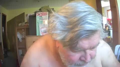 Snapshot of bear8620 chatting on April 26, 2026, 2:37 pm bear online show from April 26, 2026, 2:37 pm